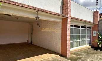 Imagem: Casa à venda no bairro Centro - Araguari/MG