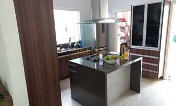 Imagem: Casa à venda no bairro Centro - Araguari/MG