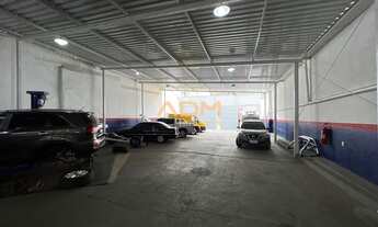 Imagem: Espaçoso Galpão de Oficina de Carro no