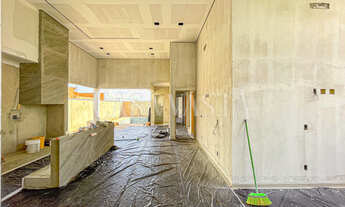 Imagem 2: Casa em obra cinza no Condomínio Alphaville 2