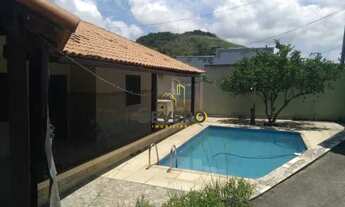 Imagem: Casa com piscina de alvenaria em Lote de