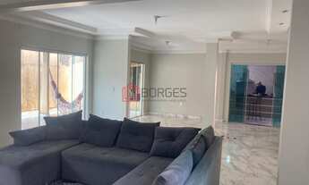 Imagem 6: Casa com 04 quartos sendo 02 suites com closet, incluindo uma master com hidro, Piscina