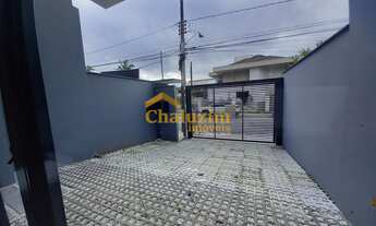 Imagem 4: Com 3 quartos, sobrado geminado novo está à venda no bairro Saguaçu, área central de Joinv