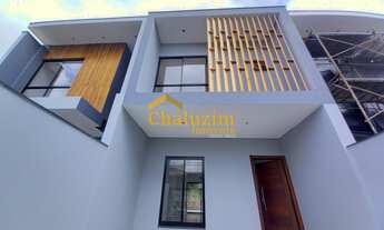 Imagem 2: Com 3 quartos, sobrado geminado novo está à venda no bairro Saguaçu, área central de Joinv