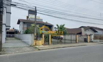 Imagem 4: Sobrado à Venda – Espaço e Ótima Localização Bairro Aventureiro, Joinville/SC