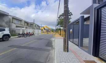 Imagem 6: À venda no bairro Saguaçu, região central de Joinville (SC), sobrado geminado novo com 3 q