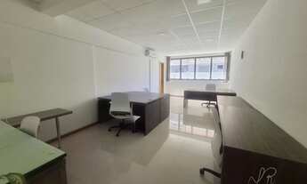 Imagem 2: Sala Comercial com 35m², elevador Maca-Leito