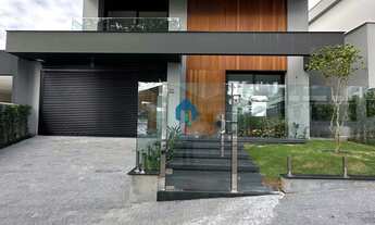 Imagem: Casa duplex, elevador, 4 suítes, 1 master