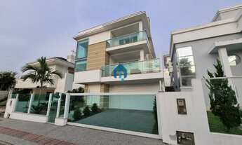 Imagem: Casa triplex com 464m², 4 suítes, Pedra