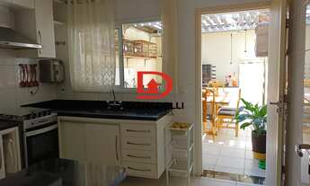 Imagem: Lindo Sobrado de 100 m² com Quintal no