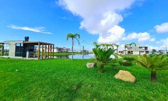 Imagem 5: Terreno no Condomínio Águas do Atlântico com Fundos para o lago e Frente mar