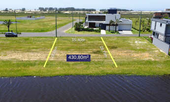 Imagem 4: Terreno no Condomínio Águas do Atlântico com Fundos para o lago e Frente mar