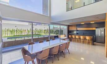 Imagem 4: Sofisticada casa no condomínio Alphaville Lombardia com planejados