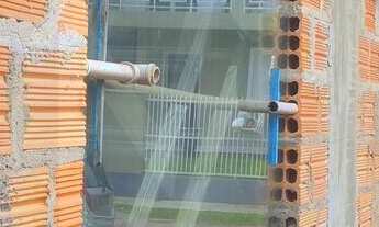 Imagem 7: Casa em construção com estrutura e vista panorâmica para a praia da Vila, Imbituba/SC