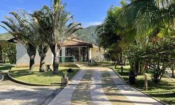 Imagem: Linda casa localizada no bairro ressacada