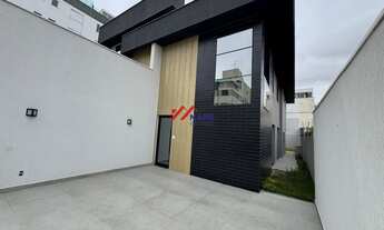 Imagem: Casa geminada com três quartos, suíte