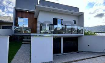 Imagem: Linda casa com 3 suítes em Palhoça. A