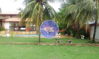 Imagem: Ampla casa com 5 suítes, piscina e deck