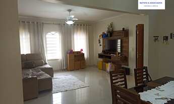 Imagem 5: Casa Térrea com 3 Dormitórios sendo 1 Suíte com Piscina e Churrasqueira no Jardim Miranda