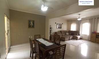 Imagem 4: Casa Térrea com 3 Dormitórios sendo 1 Suíte com Piscina e Churrasqueira no Jardim Miranda