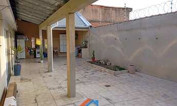 Imagem 2: Casa com terreno amplo na Zona Leste