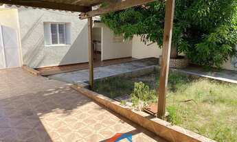 Imagem 3: Casa com terreno amplo