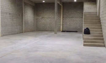 Imagem 4: Galpão, 2 banheiro, 3 vagas na garagem