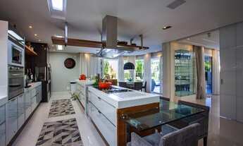 Imagem 4: Casa altíssimo padrão em Jurerê Internacional, região tranquila a 100m do mar!