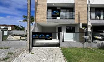 Imagem 1: Sobrado à venda no bairro Balneário Luciane - Pontal do Paraná/PR