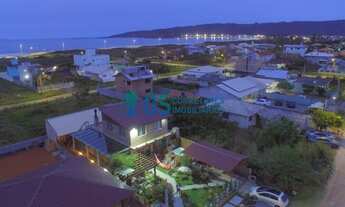 Imagem: Ampla casa com 5 quartos, sendo 2 suítes