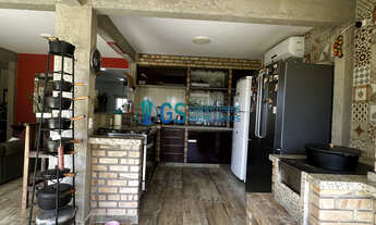 Imagem 4: Casa Duplex com 3 quartos, sendo 1 suíte em amplo terreno de esquina a 400m da Praia do Ma