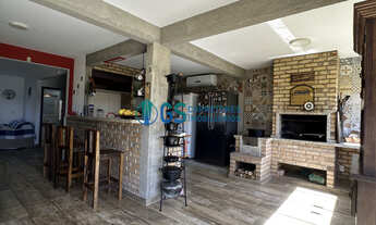 Imagem 2: Casa Duplex com 3 quartos, sendo 1 suíte em amplo terreno de esquina a 400m da Praia do Ma