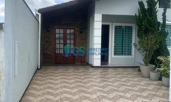 Imagem: Casa de 2 dormitórios de esquina com piscina