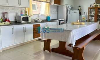 Imagem 4: Casa-sobrado de 380m² proximo ao mar na Praia do Sonho/SC, com apartamentos com quartos, s