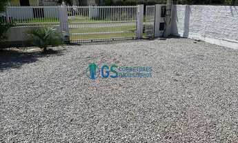 Imagem 2: Casa de madeira com 3 quartos, mobiliada e com piscina à venda na Praia da Pinheira! Aceit