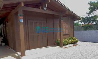 Imagem: Casa de madeira com 3 quartos, mobiliada