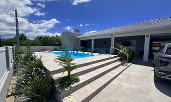 Imagem 2: Casa á venda com 03 dormitórios, piscina, à poucos passos da Praia da Pinheira