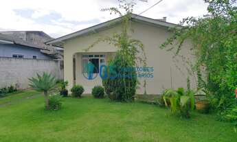 Imagem 2: Casa de Alvenaria Semi-Mobiliada em Localização Privilegiada em São José/SC, com 3 Quar