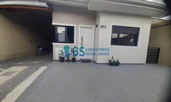 Imagem: Casa de 3 Dormitórios e Piscina À Venda