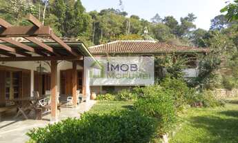 Imagem 3: Sítio à Venda com 20.000m² – Casa Sede, Piscina, Nascente, Casas Extras – Ideal para Lazer