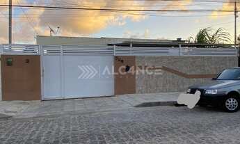 Imagem: Casa - 3 Quartos - 2 Suítes - 180 m²