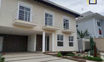 Imagem 2: Residência em Condomínio Fechado com 3 Dormitórios, Suíte e Lazer Completo