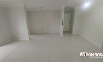 Imagem 3: Apartamento á venda em São José/SC, com 2 quartos sendo 1 suite, ótima localização, desocu