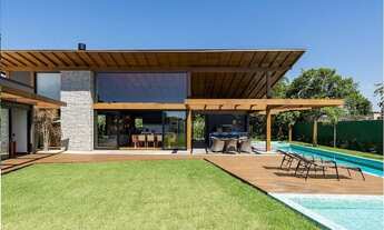 Imagem: Casa Alto Padrão localizada em condomínio