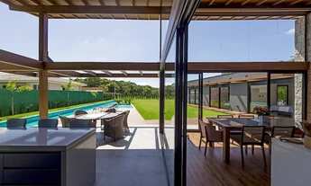 Imagem 5: Casa Alto Padrão localizada em condomínio fechado com acesso exclusivo à Lagoa de Ibiraque