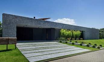 Imagem 6: Casa Alto Padrão localizada em condomínio fechado com acesso exclusivo à Lagoa de Ibiraque