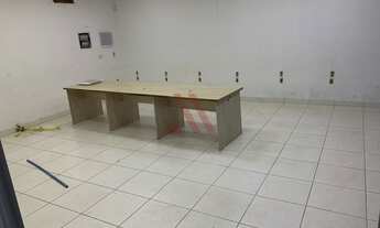 Imagem: Andar comercial em frente ao Parthenon Center