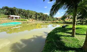 Imagem 1: SÍTIO COM PORTEIRA FECHADA