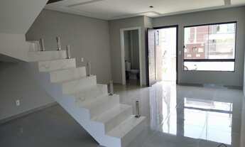 Imagem: Sobrado Geminado, 3 dormitórios na Rua