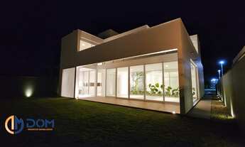 Imagem 3: Casa à venda com arquitetura e acabamentos de alto padrão com 4 suítes em condomínio fecha